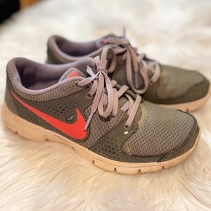 Gray Nike Tennis Shoes